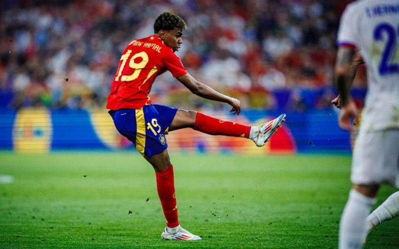 Bí mật đằng sau cú sút Trivela bằng má ngoài chân của các siêu sao.