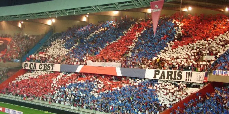Sân Parc des Princes rực sáng trong đại chiến PSG vs Man City