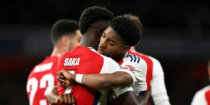Gia đình Lewis – nguồn đầu tư quan trọng của Tottenham