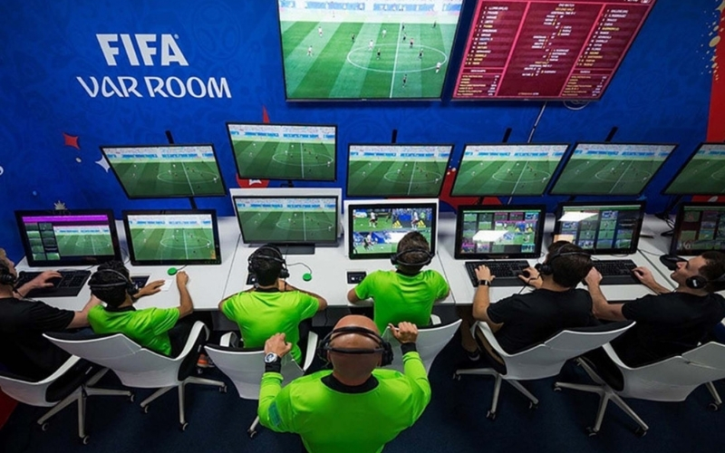 Vai trò của công nghệ VAR và trọng tài