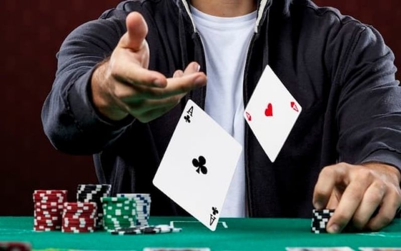 Cách giải tỏa căng thẳng với các trò chơi bài đối kháng