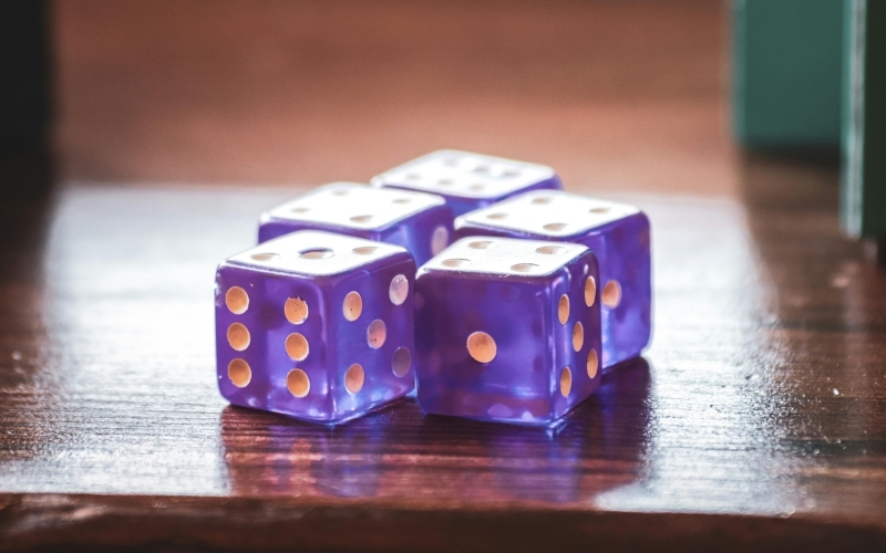 Tìm hiểu quy luật ngẫu nhiên của các trò chơi xúc xắc