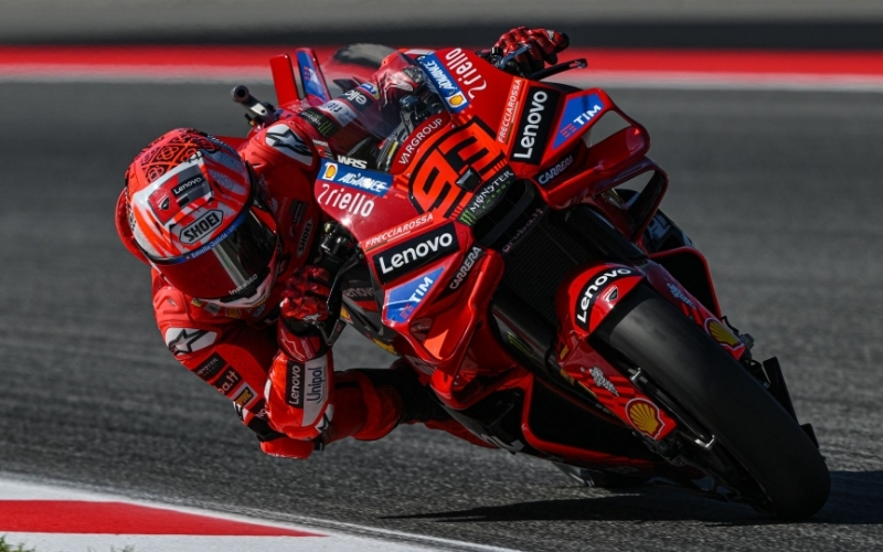 Vai trò của lốp và lực bám khi nghiêng xe sát mặt đường