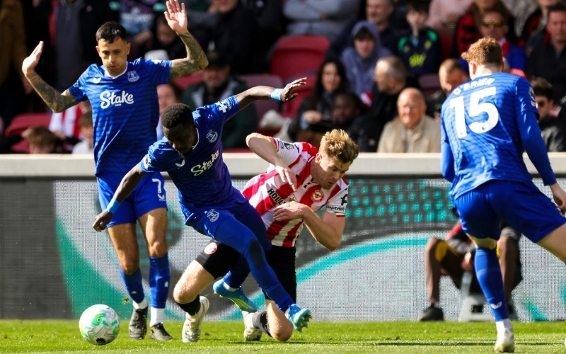 Brentford 2-2 Everton: Chia điểm nghẹt thở tại Gtech Community