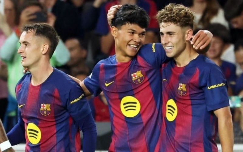 Tại sao thần đồng này là tương lai của Barcelona