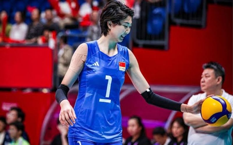 Luật bóng trong sân và ngoài sân Những tình huống nhạy cảm