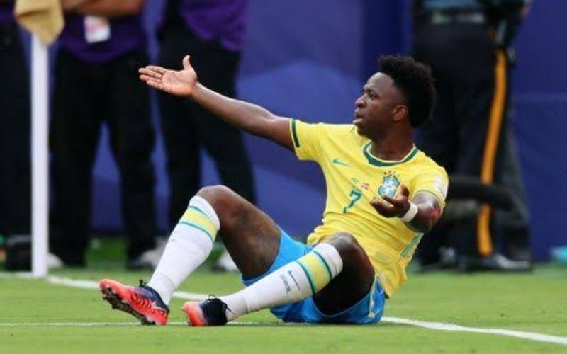 Ngôi sao chạy cánh tuyển Brazil khiến hàng thủ đối phương chao đảo World Cup 2026