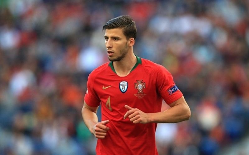 Đánh giá sự chắc chắn cùng khả năng chỉ huy hàng thủ của trung vệ Ruben Dias